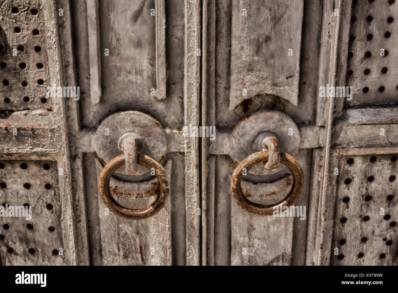 Vintage metal door hi-res stock photography and images - Alamy