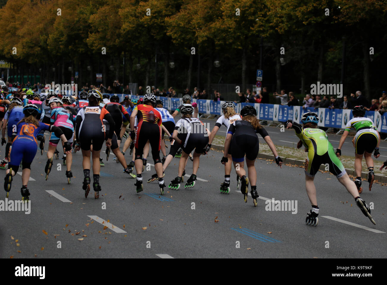 Berlin, Germany. 23rd Sep, 2017. The elite female skaters start the race. Over 5,500 skater took part in the 2017 BMW Berlin Marathon Inline skating race, a day ahead of the Marathon race. Bart Swings from Belgium won the race in 58:42 for the 5th year in a row. Credit: Michael Debets/Pacific Press/Alamy Live News Stock Photo