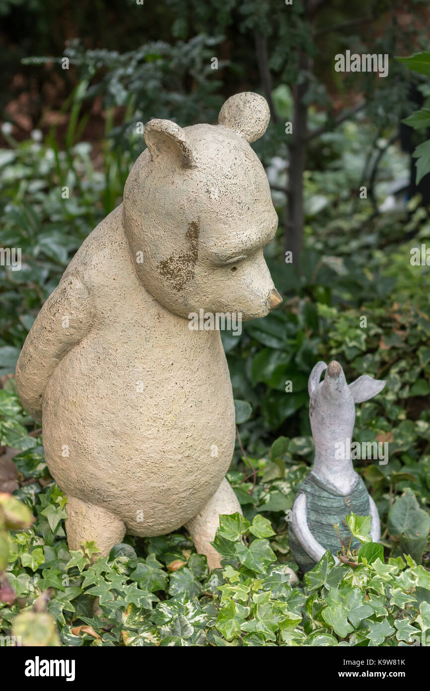 winnie the pooh yard statue