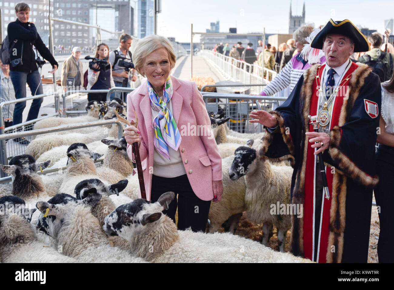London, UK.  24 September 2017.  Mary Berry, celebrity TV baker and chef, leads the annual Sheep Drive of the Worshipful Company of Woolmen across London Bridge ahead of being made a Freeman of the City of London.  The event raises funds for the Lord Mayor's Appeal and the Woolmen's Charitable Trust. Credit: Stephen Chung / Alamy Live News Stock Photo