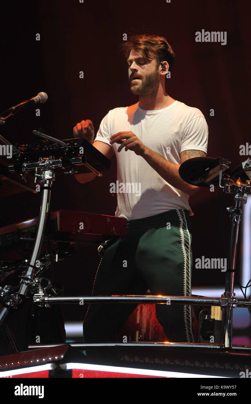 NEW YORK, NY SEPTEMBER 23 The Chainsmokers at the Global Citizens Festival in Central Park on