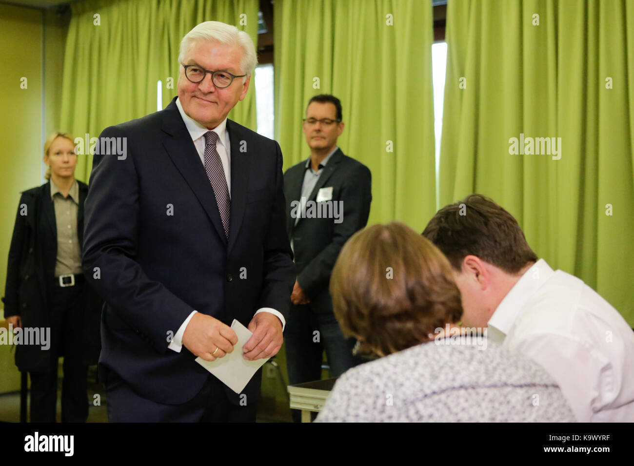 FrankWalter Steinmeier talks with election officials. The German