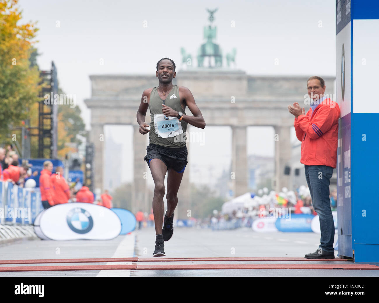 Berlin, Germany. 24th Sep, 2017. Ethiopian runner Guye Adola places 2nd  during the 44th Berlin Marathon in Berlin, Germany, 24 September 2017. On  the right is Berlin's mayor Michael Mueller. Credit: Soeren