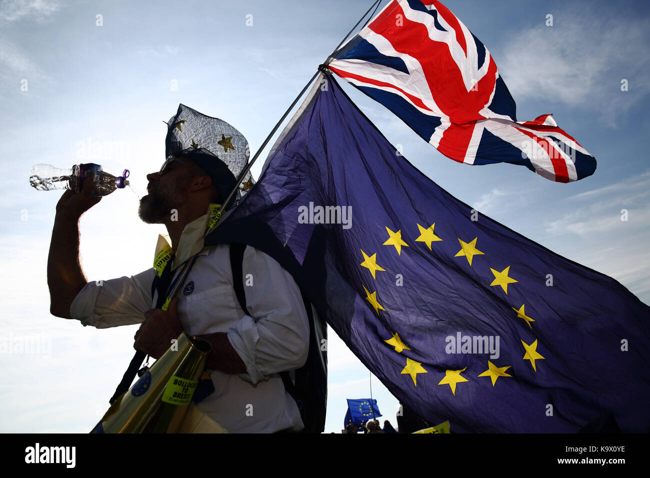 Brighton, UK. 24th September, 2017. A pro European Union supporter drinks water whilst demonstrating during a protest against Brexit in Brighton, UK, Sunday, September 24, 2017. Protesters rallied outside the annual Labour Party Conference being held in Brighton and attended by the opposition leader Jeremy Corbyn. Photograph : Credit: Luke MacGregor/Alamy Live News Stock Photo