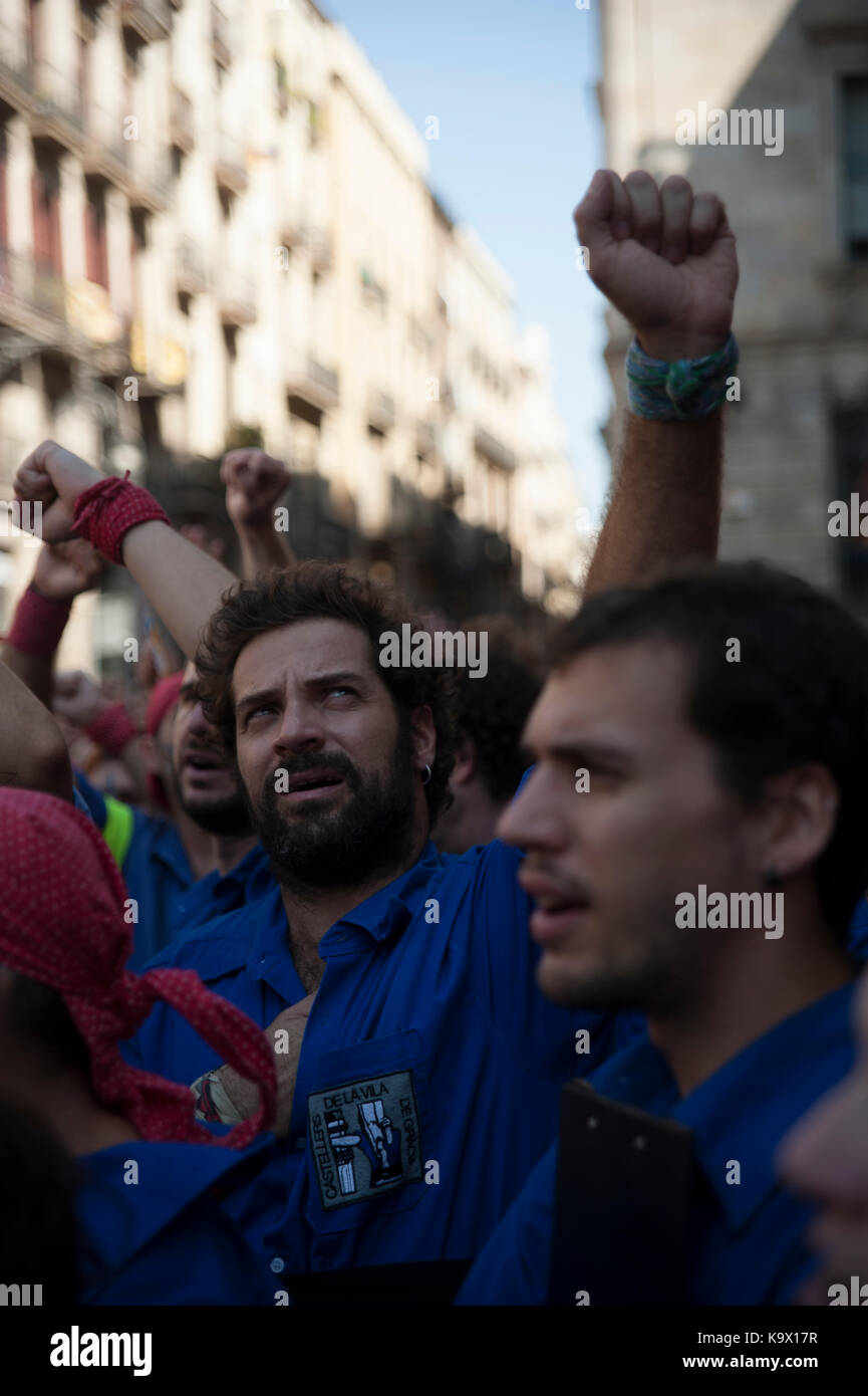 Spain. September 24th, 2017. Participants of the castellers and giganten raise their fist while they sing the official anthem of Catalonia 'els Segadors'. Credit: Charlie Perez/Alamy Live News Stock Photo