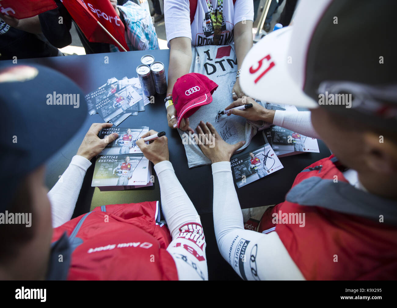 Motorsports: DTM 08 Spielberg 2017,  Autogrammstunde - autograph session,  Nico Müller | Verwendung weltweit Stock Photo