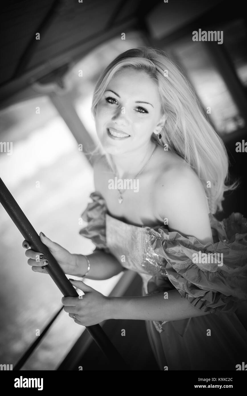 Black and white portrait of beautiful young woman Stock Photo - Alamy