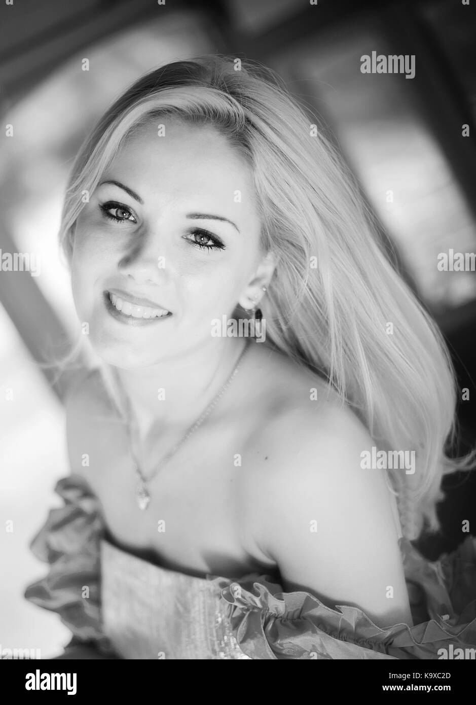Black and white portrait of beautiful young woman Stock Photo - Alamy