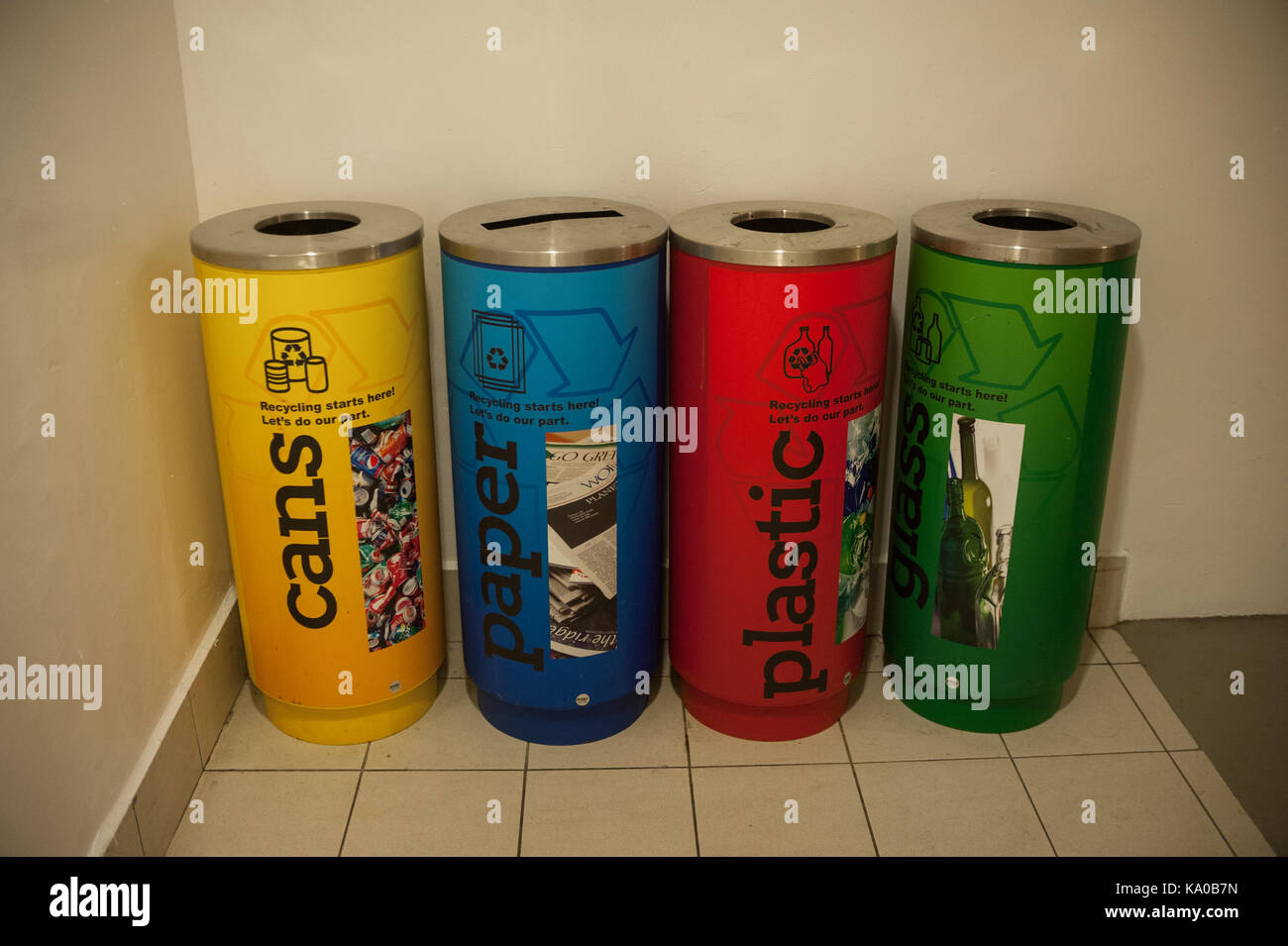 24.09.2017, Singapore, Republic of Singapore, Asia Colourful rubbish bins with the signs for