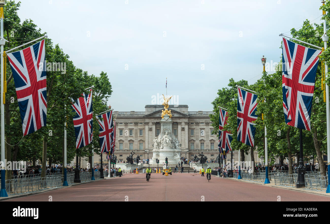 Buckingham Palace and The Mall, flagged street, Southwark, London, London region, England, United Kingdom Stock Photo