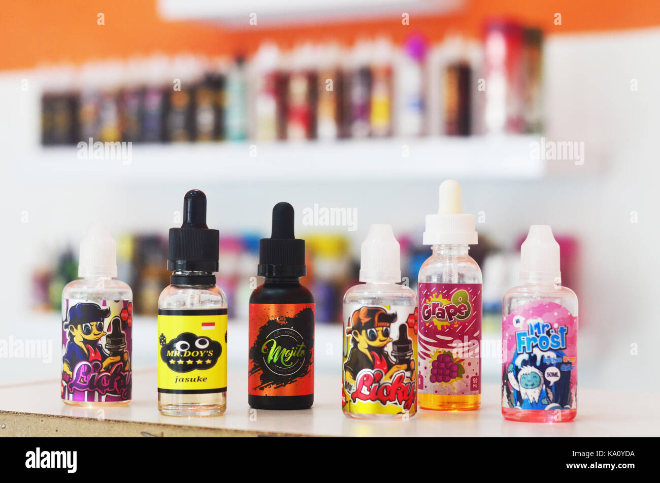vape kit with nicotine 5ml Sweet vape liquid hi-res stock photography and images