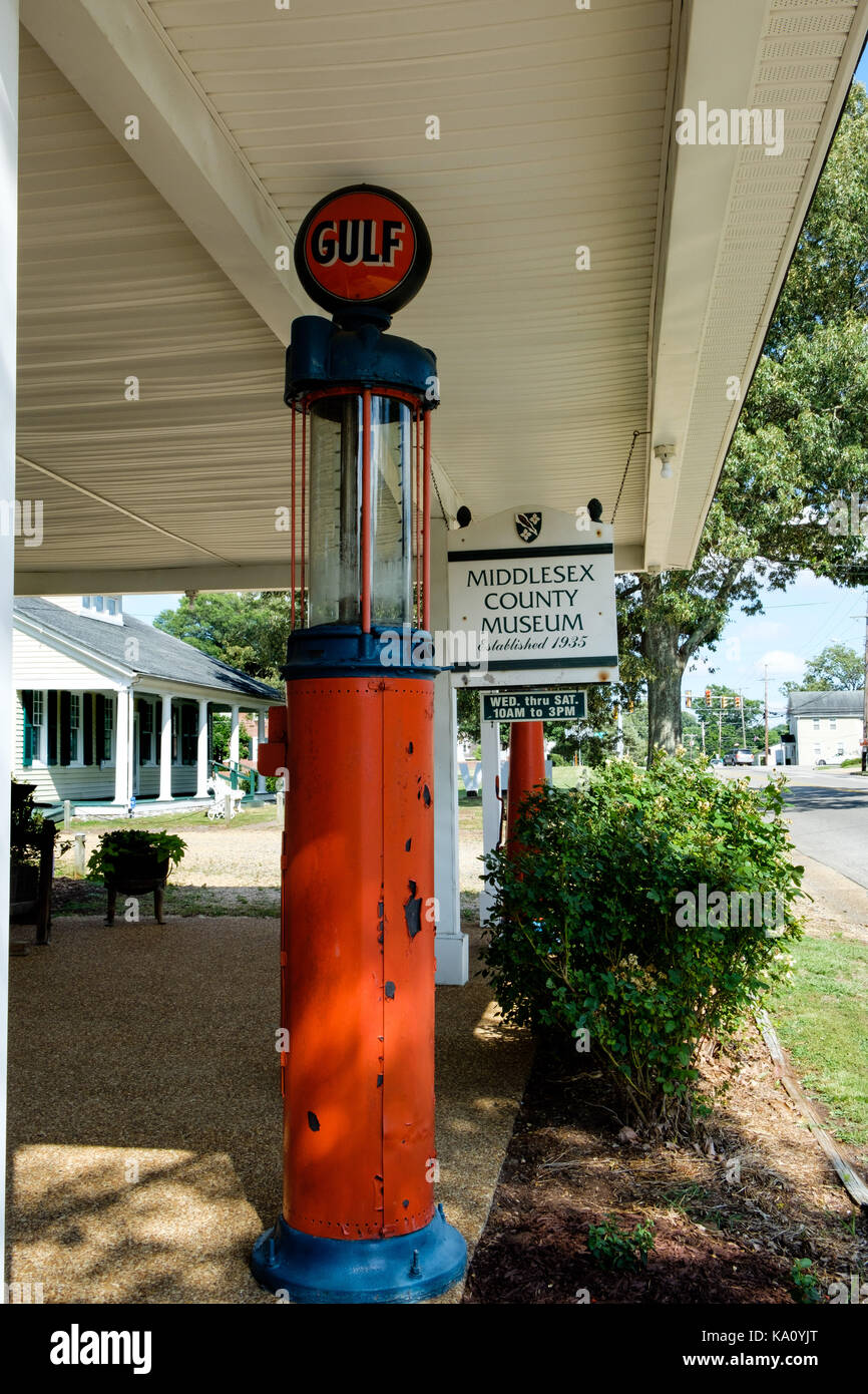 Historical gulf gas station hires stock photography and images Alamy