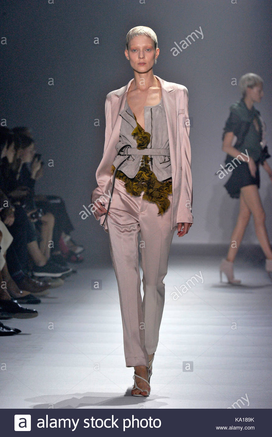 Valli giambattista paris shop the shows rare photo Valli giambattista paris shop the shows rare photo