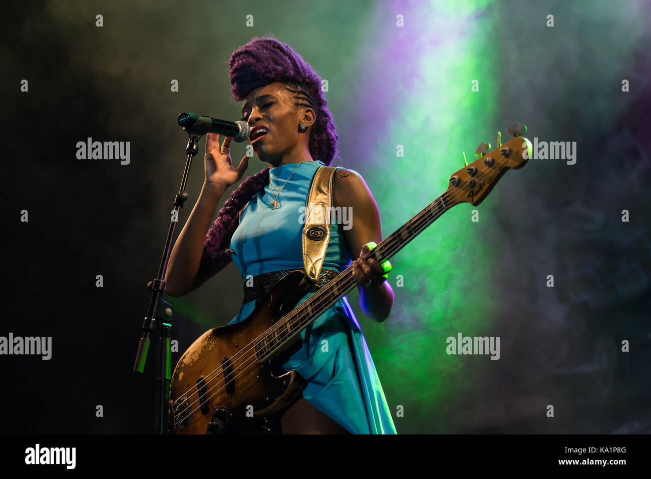 Famous bass player hi-res stock photography and images - Alamy