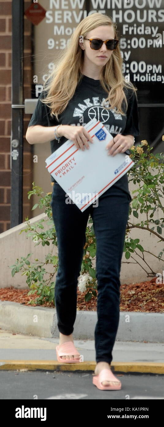 Recent mum Amanda Seyfried looks fit in slim jeans as she runs errands with  her dog Finn Featuring: Amanda Seyfried Where: Los Angeles, California,  United States When: 24 Aug 2017 Credit: WENN