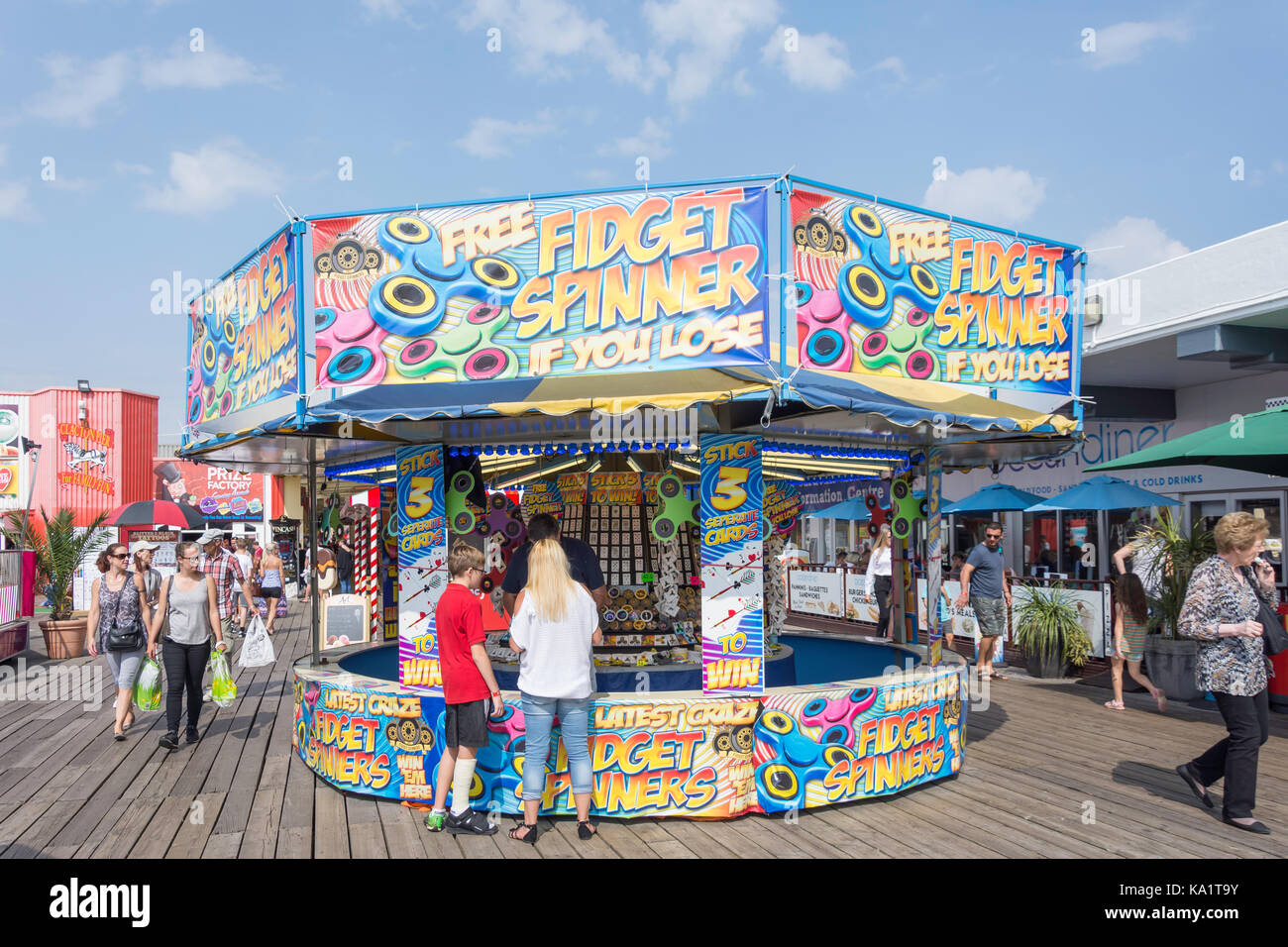 https://c8.alamy.com/comp/KA1T9Y/fidget-spinner-game-stall-on-clacton-pier-clacton-on-sea-essex-england-KA1T9Y.jpg