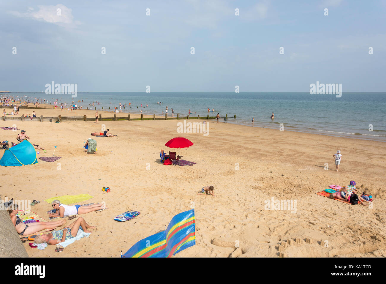 the-groynes-frinton-beach-frinton-on-sea-es-england-united