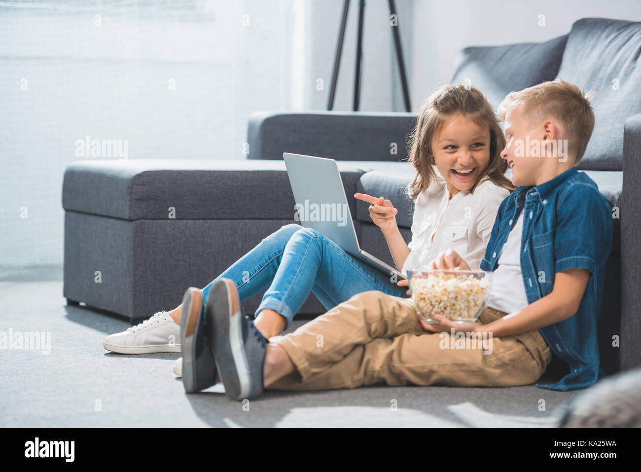 children using laptop Stock Photo - Alamy