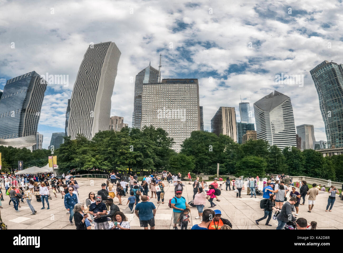 Chicago, street scenes in Chicago's Millenium Park with the Silver Bean