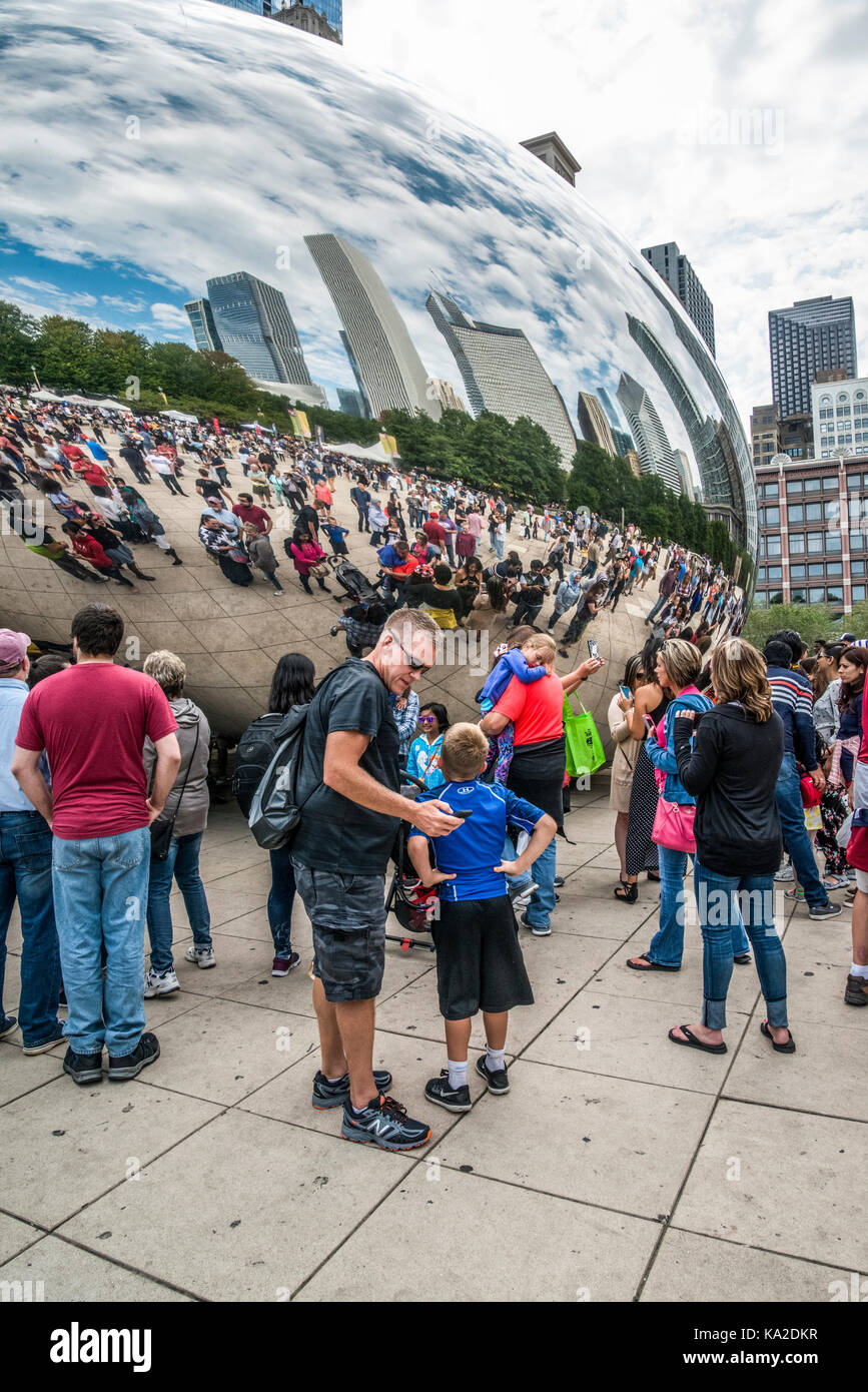 Chicago, street scenes in Chicago's Millenium Park with the Silver Bean