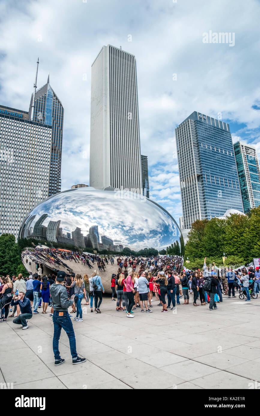 Chicago, street scenes in Chicago's Millenium Park with the Silver Bean