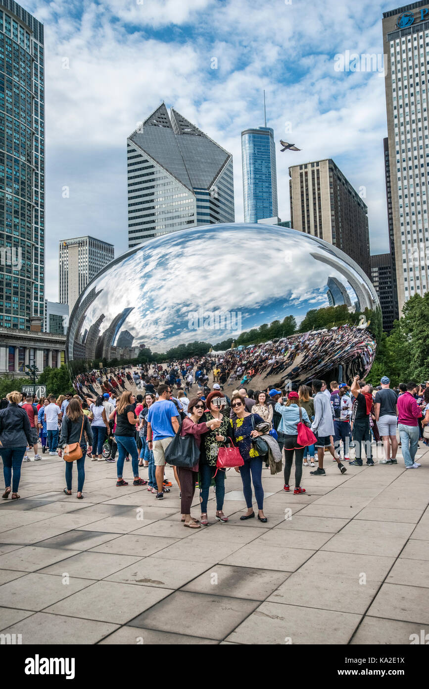 Chicago, street scenes in Chicago's Millenium Park with the Silver Bean