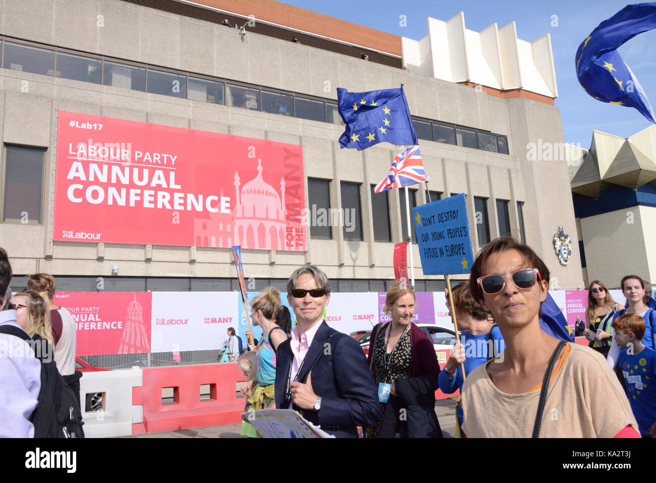 Brighton, UK. 24th September, 2017. March through Brighton, Sussex, United Kingdom by members and supporters of Brighton and Hove for EU - a non-party political group that brings together people with a range of views who are united in their desire for the United Kingdom to remain part of the European Union. Credit: Aztec Images/Alamy Live News Stock Photo