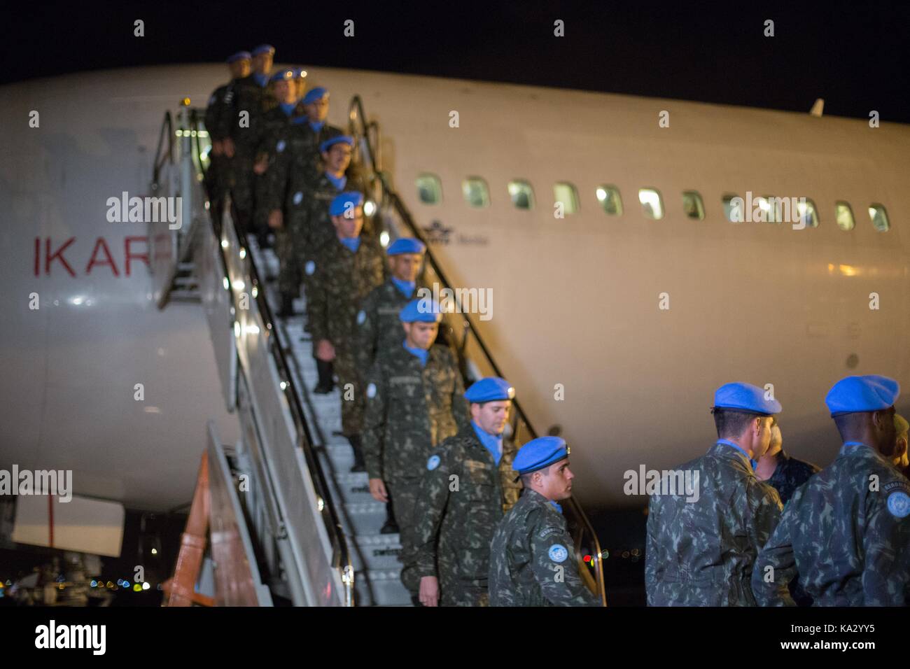 Sao Paulo, Sao Paulo, Brazil. 24th Sep, 2017. 206 soldiers of the Brazilian troop that was part of the UN mission in Haiti land at the Military Base in Sao Paulo, on Sunday night (24).The troops are returning to Brazil after the end of the mission of peace that began in 2004 and was attended by about 30 thousand soldiers. Credit: Paulo Lopes/ZUMA Wire/Alamy Live News Stock Photo