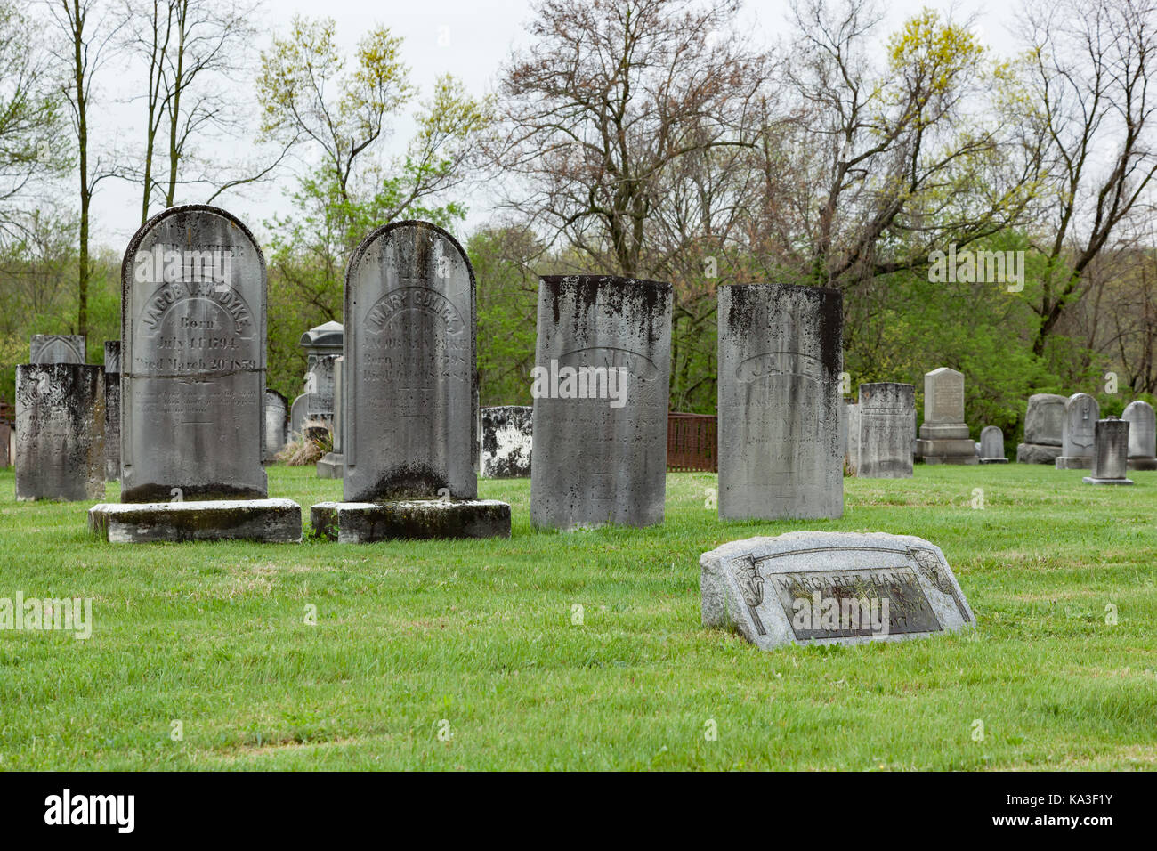 Very old headstones hi-res stock photography and images - Alamy