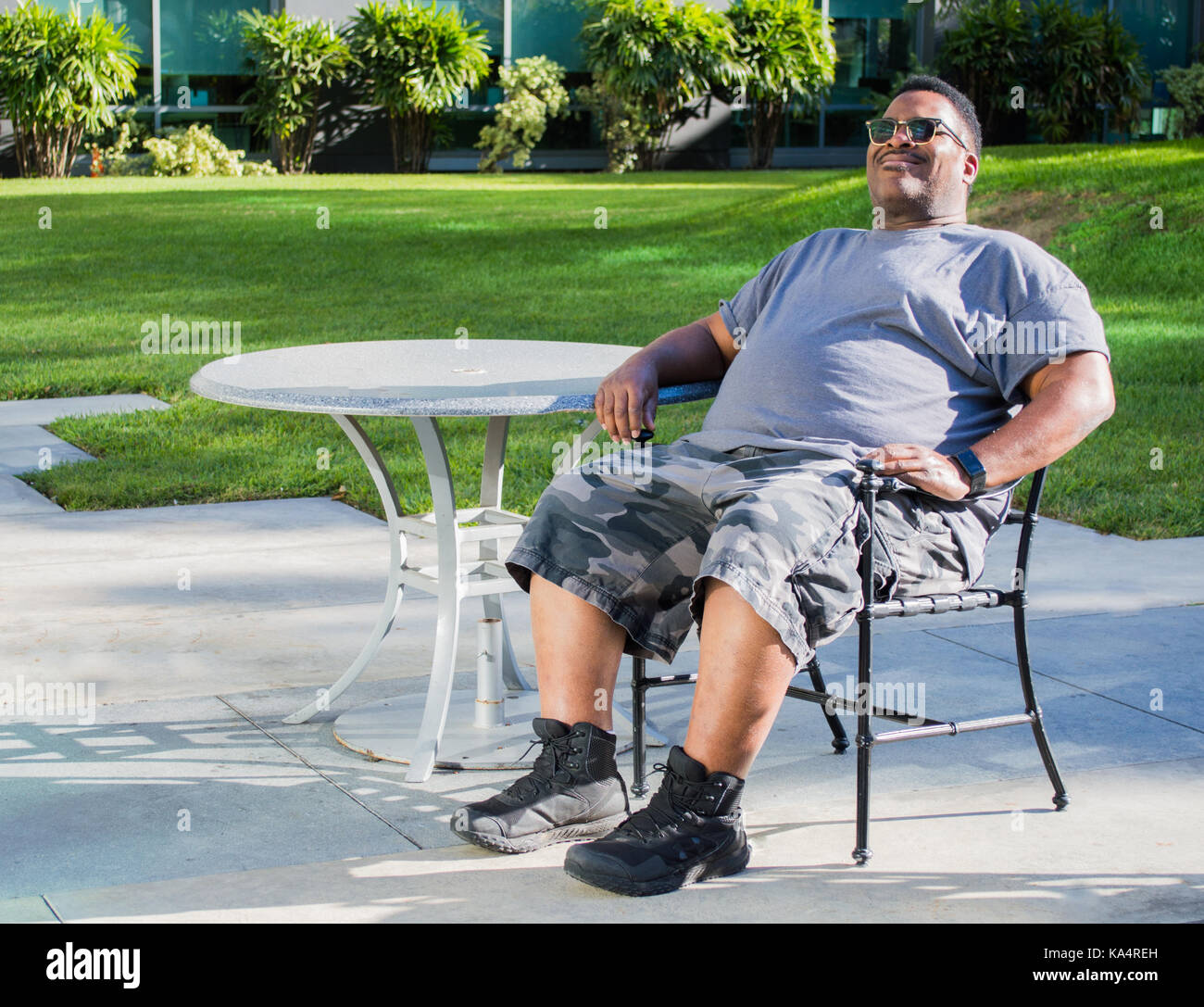 Black middle aged man hi-res stock photography and images - Alamy
