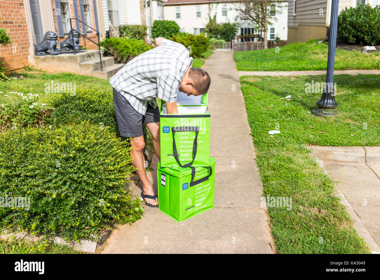 Amazon Prime Delivery High Resolution Stock Photography and Images Alamy