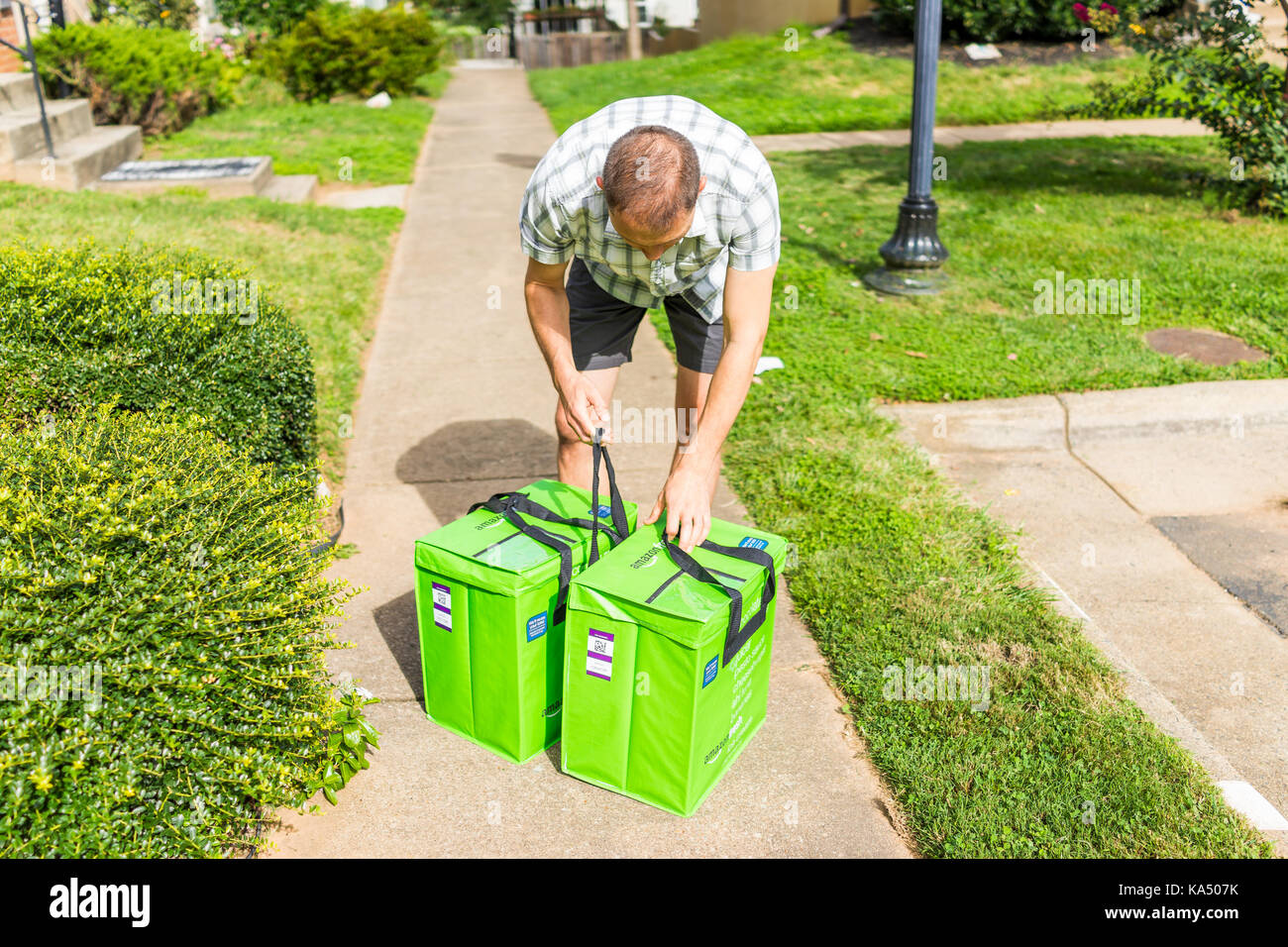 Amazon Prime Delivery High Resolution Stock Photography and Images Alamy