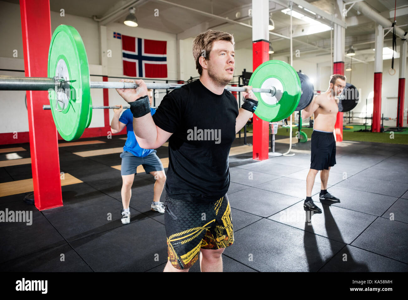 Man lifting heavy box back hi-res stock photography and images - Alamy