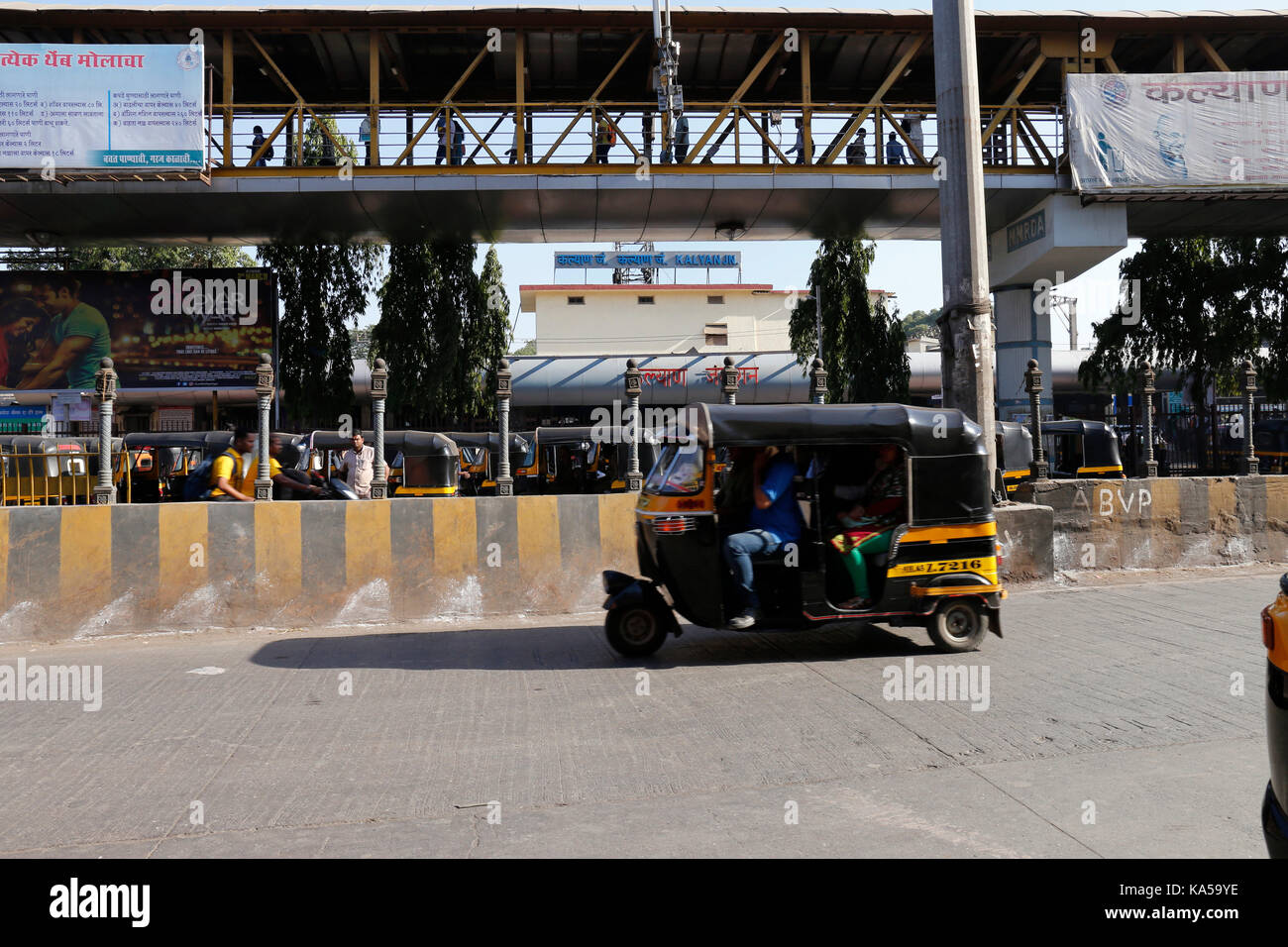 Kalyan railway station hi-res stock photography and images - Alamy