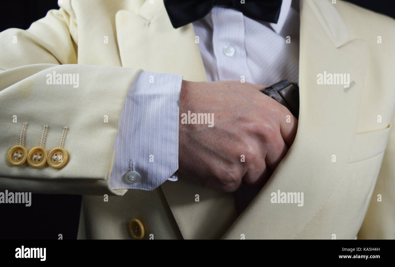James bond dinner jacket hi-res stock photography and images - Alamy