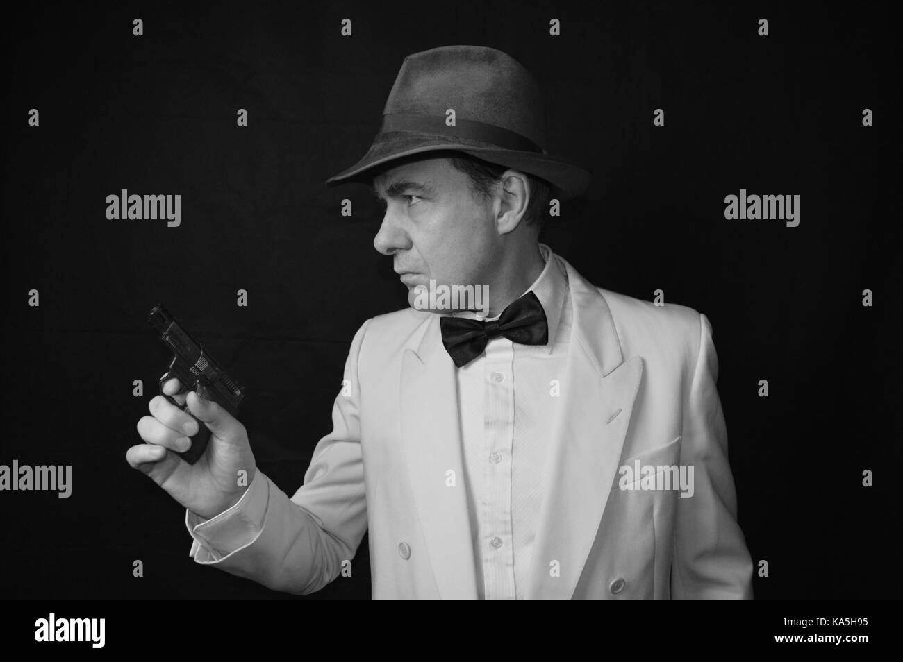 Film noir detective Black and White Stock Photos & Images - Alamy