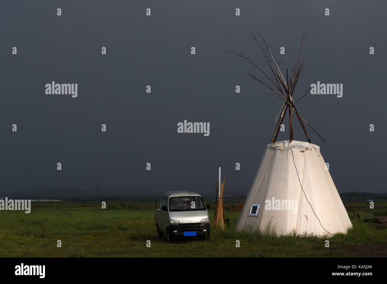 Mongolian tent hi-res stock photography and images - Alamy
