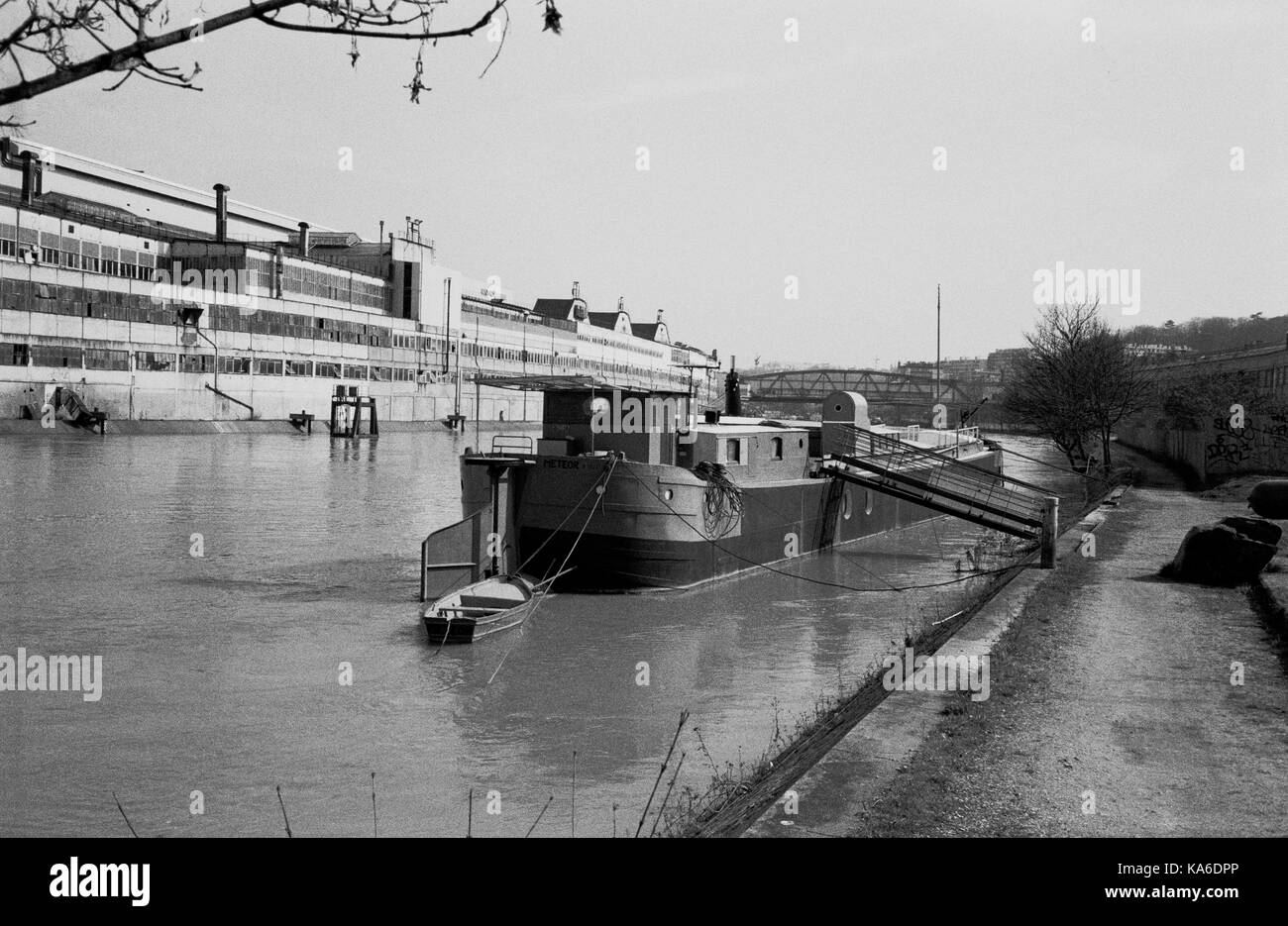 PARIS ARCHIVES - ILE SEGUIN RENAULT FACTORY 1929-1992 - FRENCH CAR INDUSTRY - PARIS MEUDON - PARIS PENICHE - PARIS SEINE - FRANCE - SILVER FILM © F.B Stock Photo