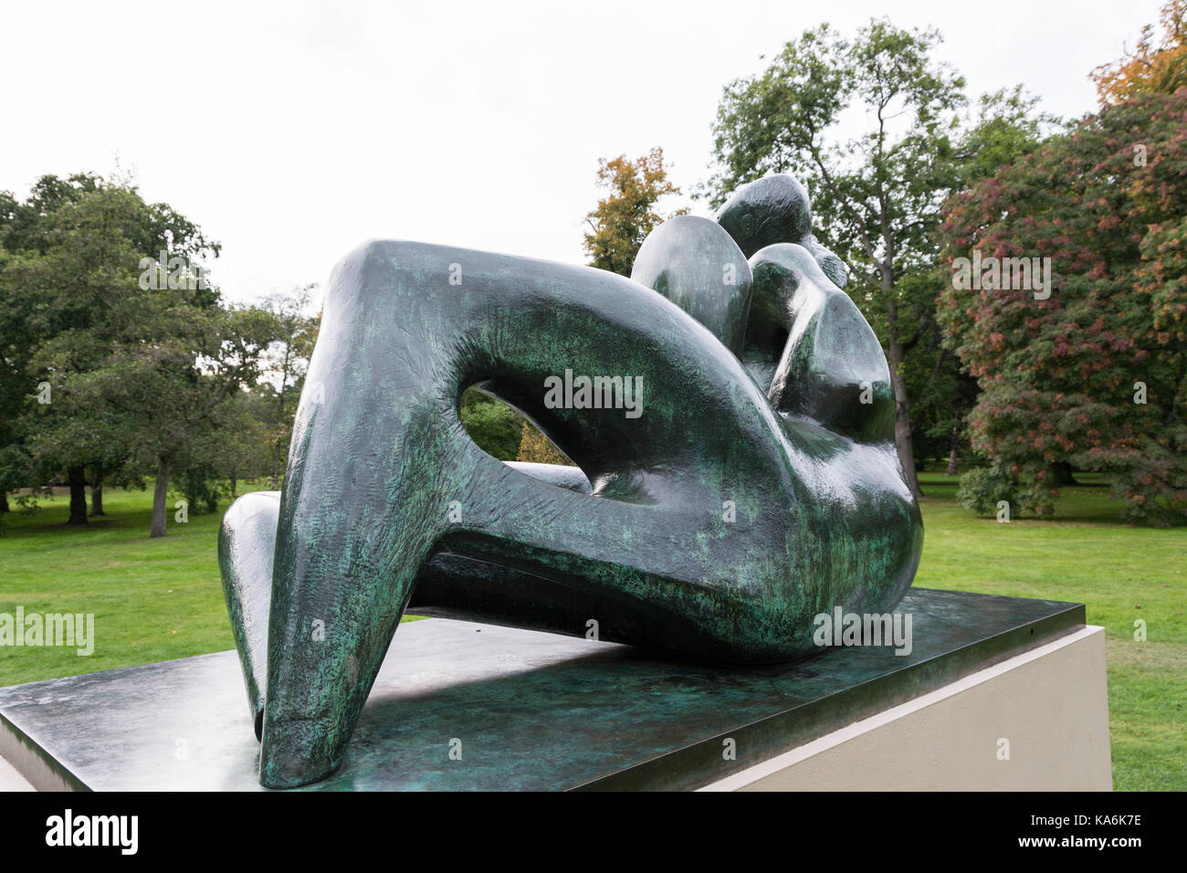 Henry Moore's Reclining Mother and Child sculpture in Kew Gardens. The gardens contain the largest and most diverse botanical specimens in the world. Stock Photo