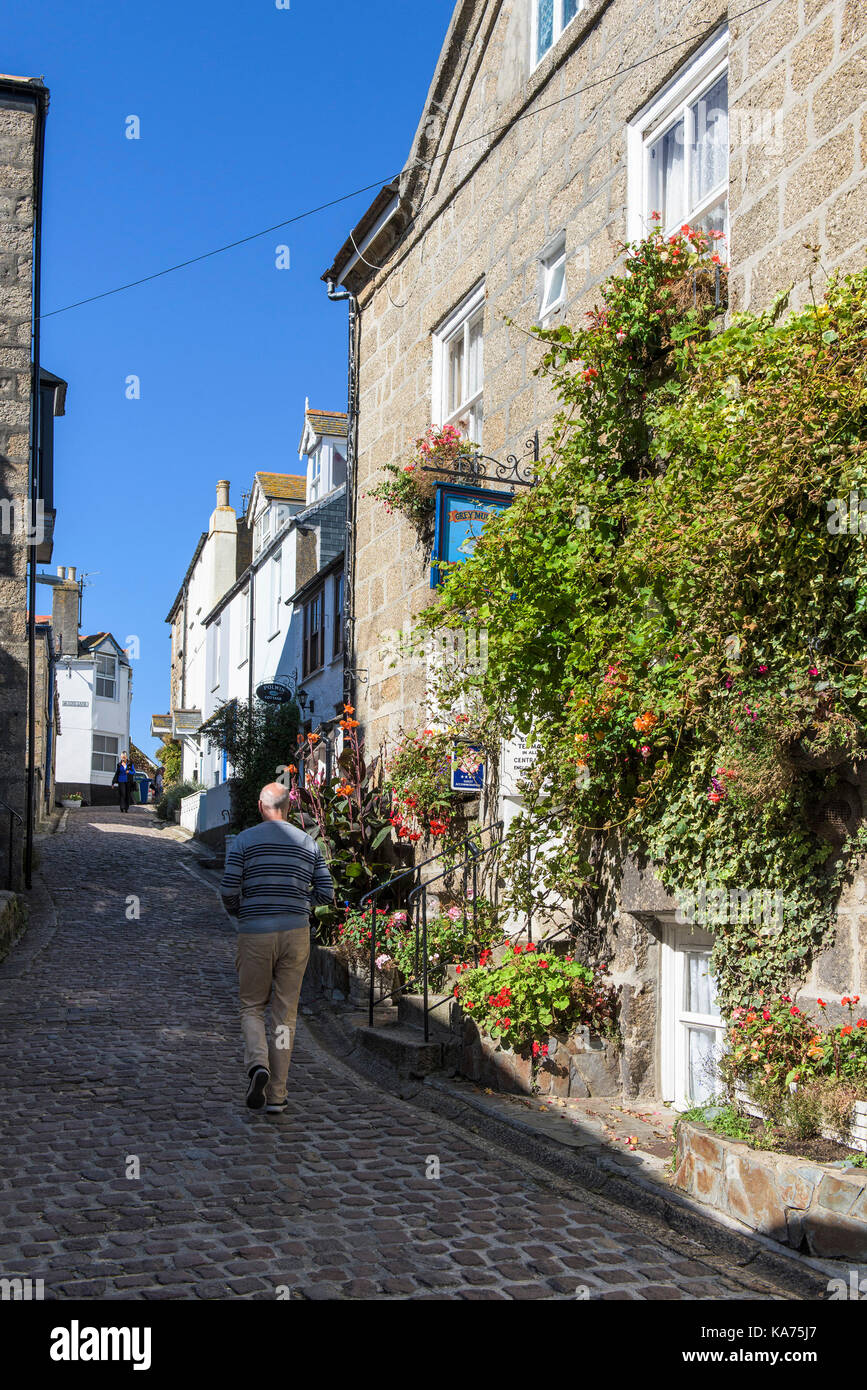 St Ives - a quaint cobbled street in historic St Ives town centre in Cornwall. Stock Photo