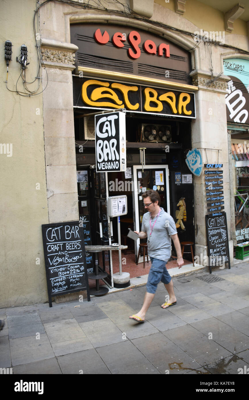 Catalonia, Spain Sep 2017. Barcelona - vegan bar & cafe in the old city Stock Photo