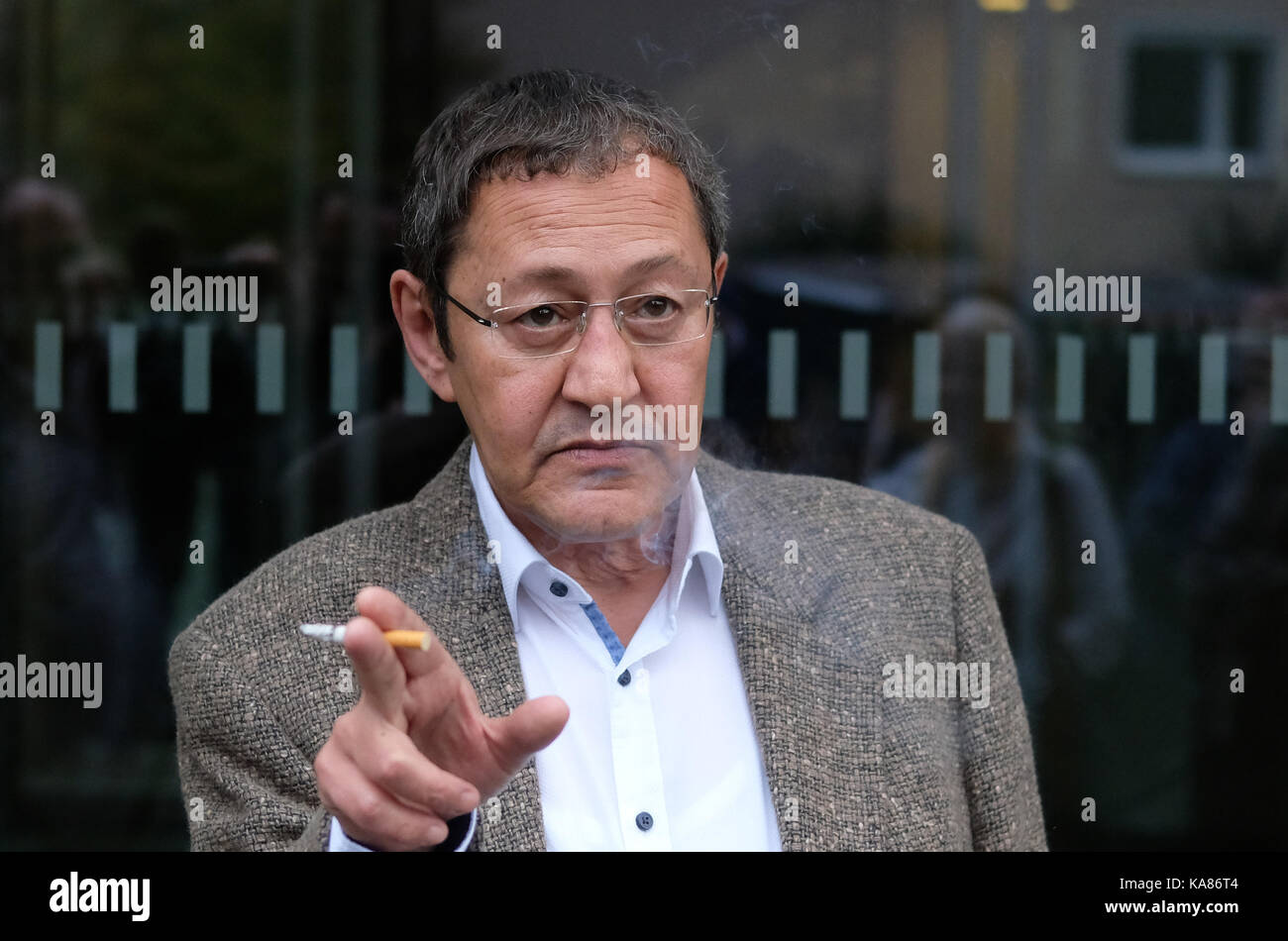 German-turkish author Akif Pirincci speaks to journalists outside the district court in Dresden, Germany, 25 September 2017. Pirincci was sentenced to pay a 11,700 Euro fine following a hate speech at an event of the islamophobic movement 'Pegida', but filed an objection. Photo: Sebastian Willnow/dpa-Zentralbild/dpa Stock Photo