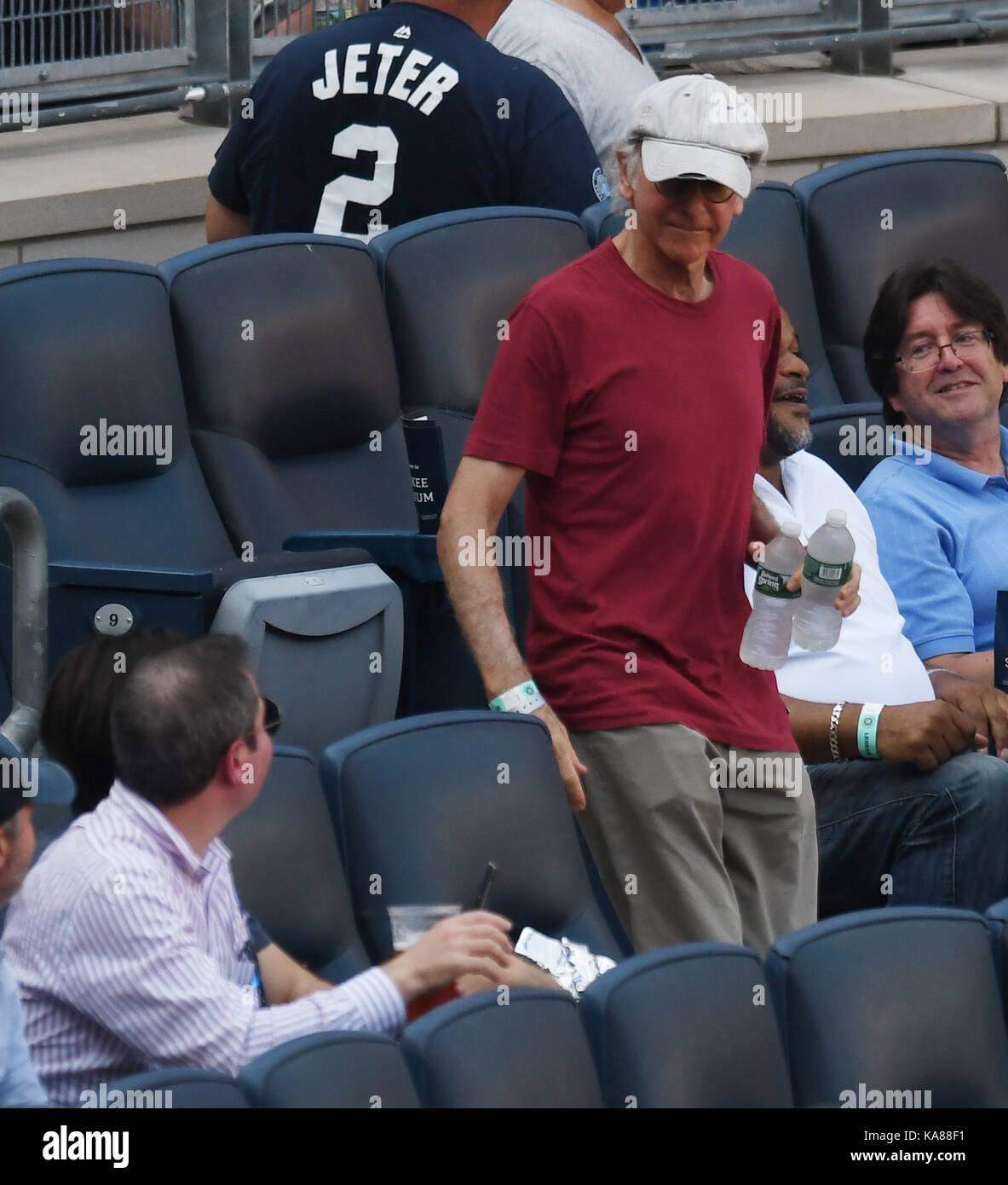 New York, NY, USA. 25th Sep, 2017. Actor Larry David attends New York Yankees vs Kansas City Royals at Yankee Stadium in Bronx, New York on September 25, 2017. Credit: John Palmer/Media Punch/Alamy Live News Stock Photo