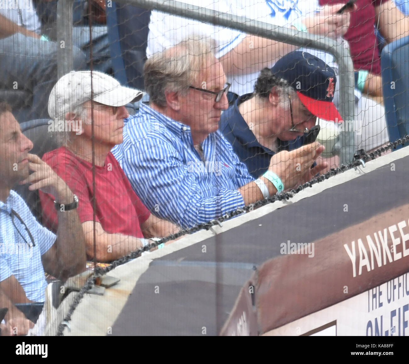 New York, NY, USA. 25th Sep, 2017. Actor Larry David attends New York Yankees vs Kansas City Royals at Yankee Stadium in Bronx, New York on September 25, 2017. Credit: John Palmer/Media Punch/Alamy Live News Stock Photo