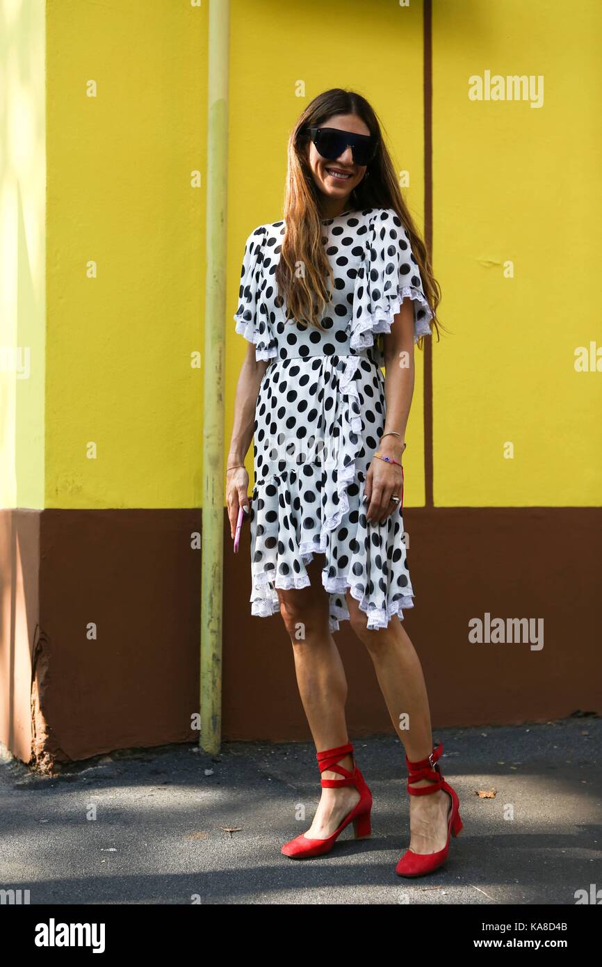 Dani Stahl, Style Director at Nylon Magazine, posing outside of the Marni runway show during Milan Fashion Week - Sept 24 , 2017 - Photo: Runway Manhattan/Valentina Ranieri ***For Editorial Use Only*** | Verwendung weltweit Stock Photo