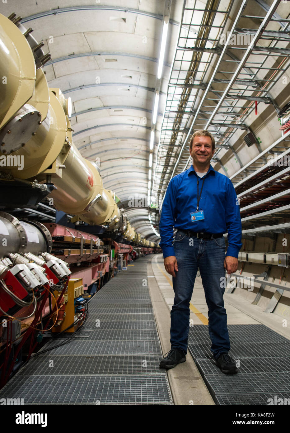 Hamburg, Germany. 13th Sep, 2017. Thomas Zoufal, a spokesperson of the Deutschen Elektronen-Synchrotron (Desy) (lit. German Electron Synchrotron), stands in a tunnel of the Hadron-Elektron-Ring-Anlage (Hera) (lit. Hadron-Electron-Ring-Plant) at the Desy grounds in Hamburg, Germany, 13 September 2017. Researches of Desy want to prove the existence of darf matter. The experiment will be set up in the Hadron-Elektron-Ring-Anlage (Hera) which has not been used for a long time. Credit: Christophe Gateau/dpa/Alamy Live News Stock Photo