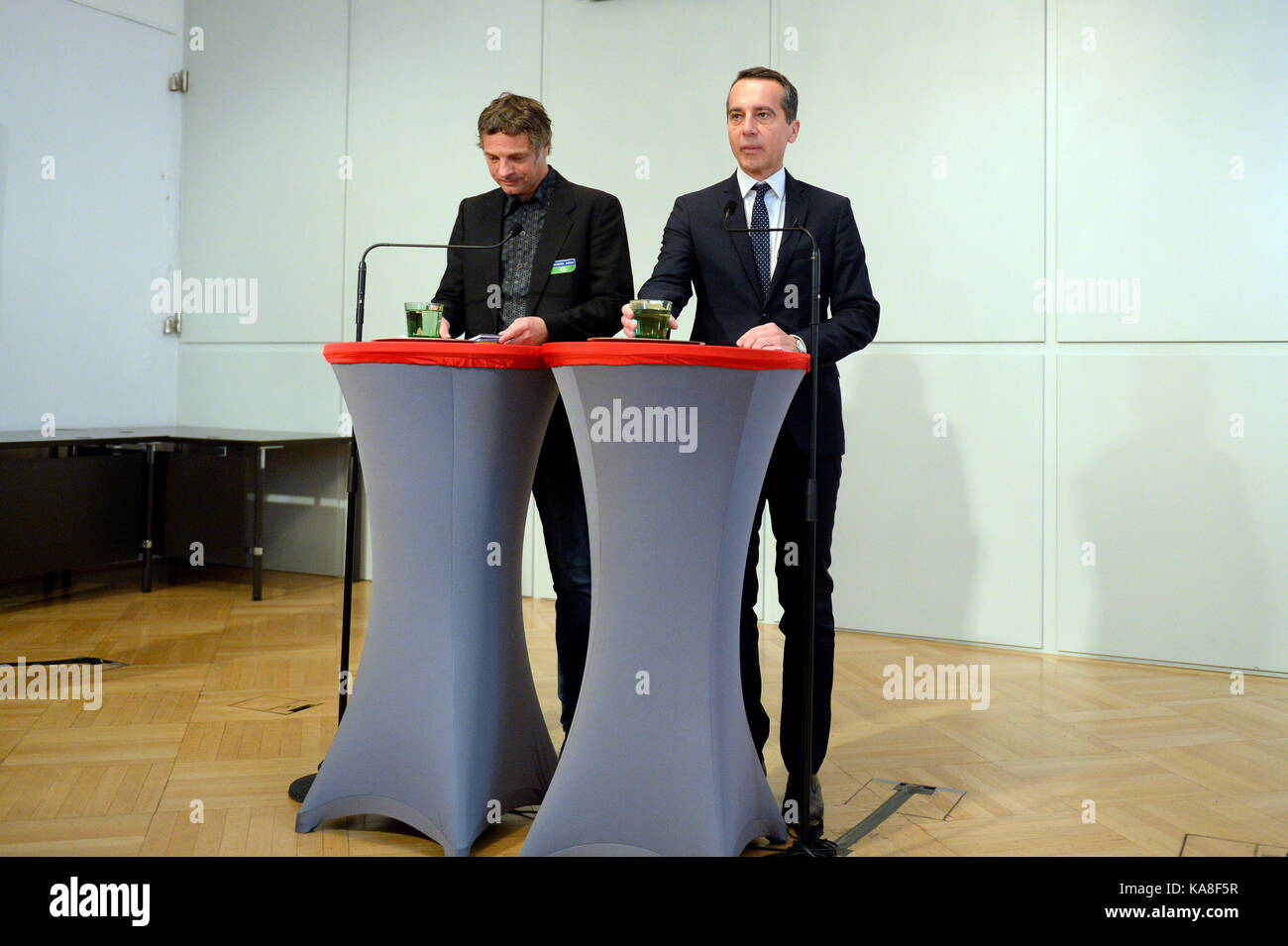 Vienna, Austria. 26th Sep, 2017. Press conference with Federal Chancellor Christian Kern and environmental chemist Helmut Burtscher from Global 2000 on current environmental policy issues. Image shows environmental chemist Helmut Burtscher-Schaden (L) and Federal Chancellor Christian Kern (R). Credit: Franz Perc/Alamy Live News Stock Photo