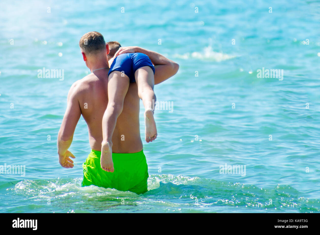 Anime carried on his shoulder. Over his shoulder. Мужчина обернулся через плечо. Over his shoulder. Человек с пиджаком на плечах.