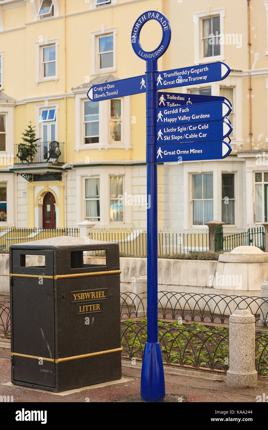 Bilingual signpost, Llandudno, North Wales Stock Photo