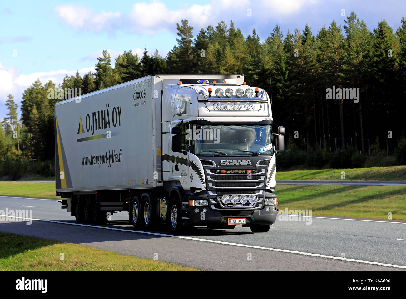 Stream Line Semi Ruck SALO, FINLAND - SEPTEMBER 17, 2017: Super Scania R500 Streamline semi ...